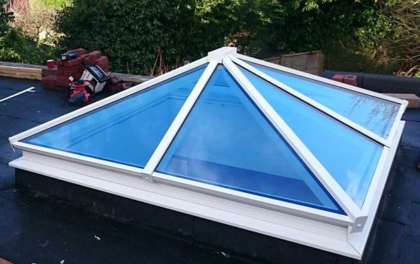 Lantern roof with Activ Blue glass Lantern roof in white - Activ blue glass